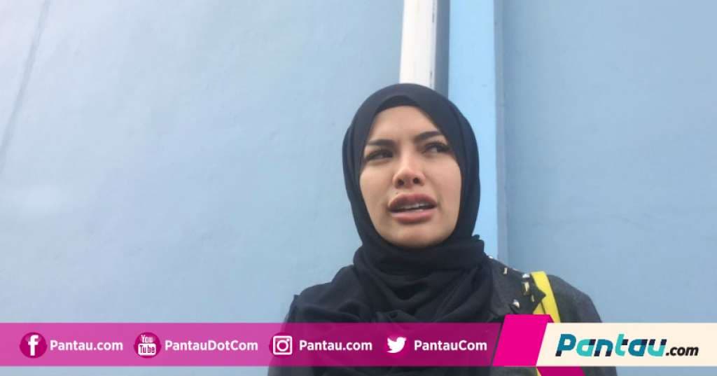 Dikabarkan Ingin Lepas Hijab, Ini Jawaban Menohok Nikita Mirzani