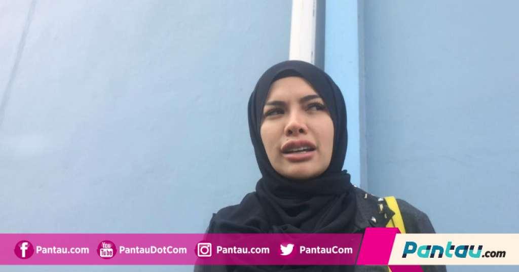 Dikabarkan Ingin Lepas Hijab, Ini Jawaban Menohok Nikita Mirzani