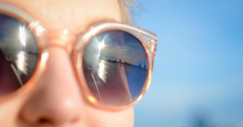 Bukan Cuma Buat Gaya, Mulailah Maksimalkan Fungsi Kacamata Hitam