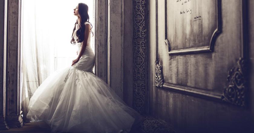 Selain Intan yang 'Menikah Seorang Diri', 5 Pengantin Ini Menikah dengan Objek Tak Biasa