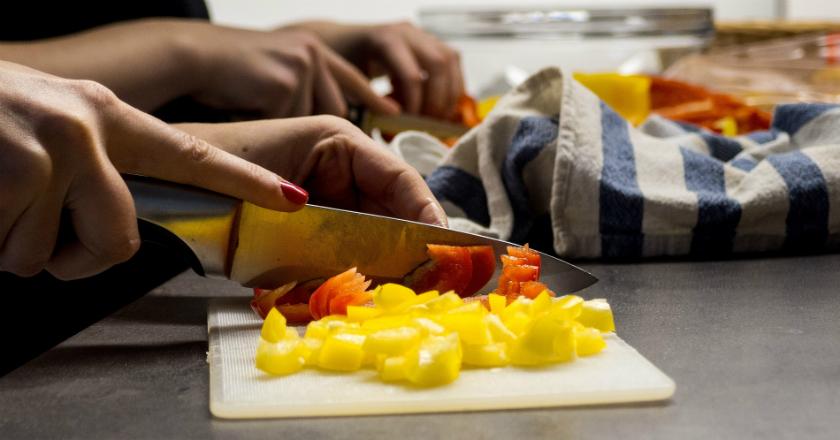 Ternyata Talenan Plastik Lebih Terjamin Higenis Daripada Talenan Kayu