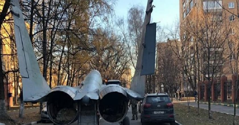 Ajib! Cuma di Rusia, Pesawat Tempur Bisa Diderek Lewati Pusat Kota
