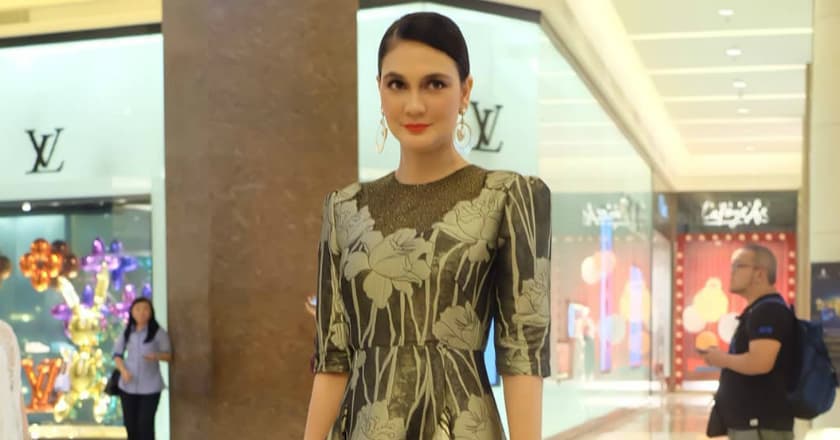 Filmnya Laris, Tapi Kisah Cinta Luna Maya Berakhir Tragis