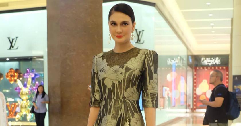 Filmnya Laris, Tapi Kisah Cinta Luna Maya Berakhir Tragis