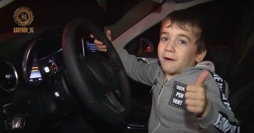 Bikin Ngiri! Anak Kecil Ini Dapat Mercedes Gratis dari Teman Vladimir Putin