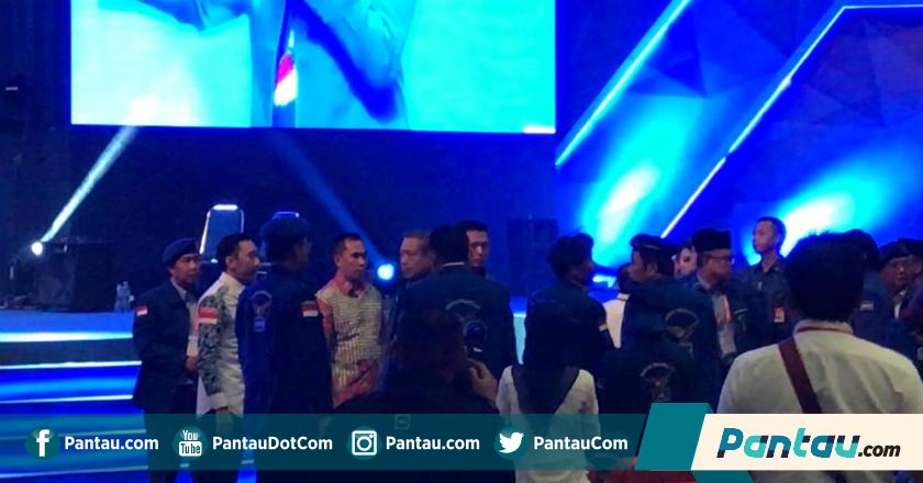 Kesal, SBY Datangi Kadernya yang Keluar Ruang Rapimnas