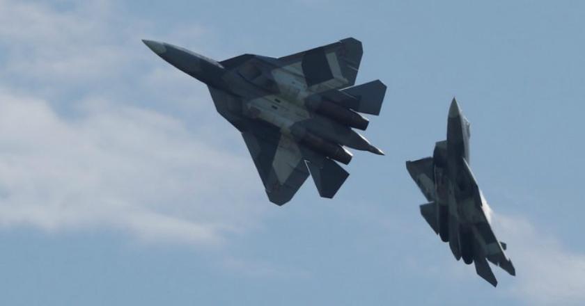 Ternyata Begini Cara Jet Tempur Siluman Rusia Isi Bahan Bakar di Udara