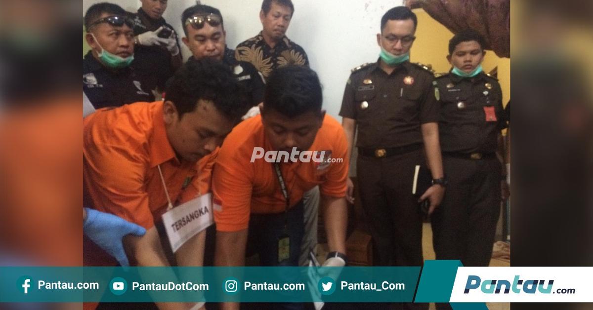 Polisi Gelar Rekonstruksi Pembunuhan Satu Keluarga Bekasi, 37 Adegan Diperagakan
