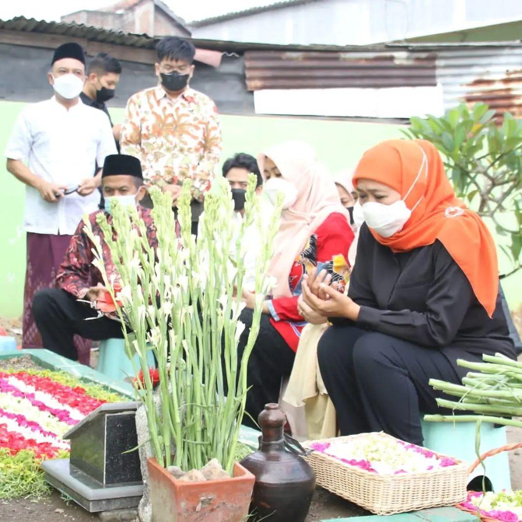 Berangkat Haji Bersama Putrinya, Khofifah Minta Doa agar Lancar dan Mabrur