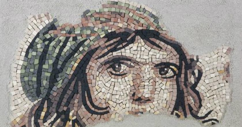 Turki Menanti Kembalinya Mozaik 'Gadis Gipsy' yang Hilang Selama 50 tahun