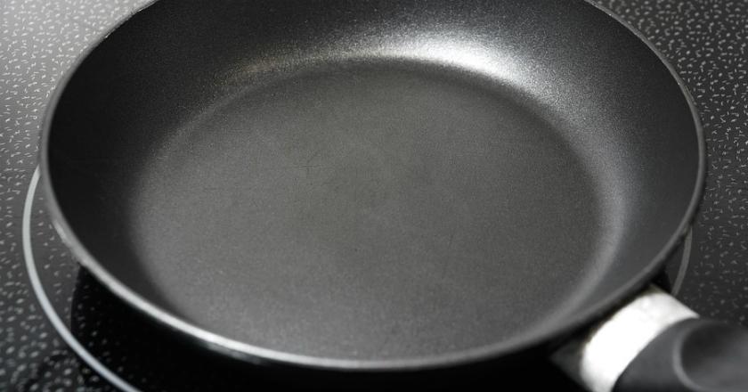 Ibu-ibu, Begini Loh Cara Membedakan Teflon Asli dan Palsu