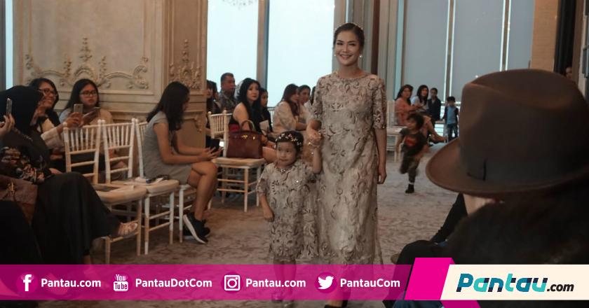 Bunda, Pertimbangkan 3 Hal Penting Ini Sebelum Memilih Baju Kembaran Bersama Anak