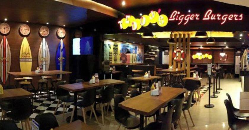 Super Fatal! Tengok Apa yang Dipanggang oleh Karyawan Restoran Cepat Saji Ini