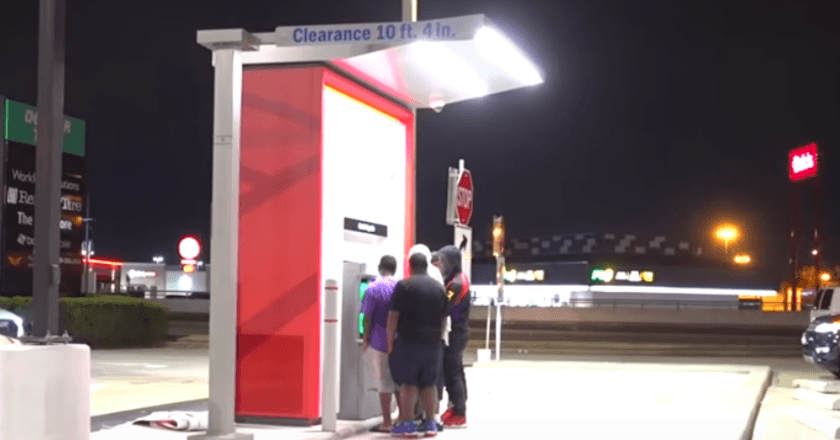 Pengguna ATM di Texas Dapat Tambahan Uang Gratis, Kok Bisa?