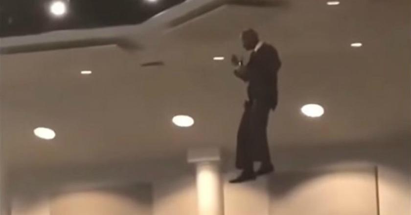 Pendeta Ini Lakukan Hal Tak Biasa saat Khotbah, Aksinya Seperti David Copperfield