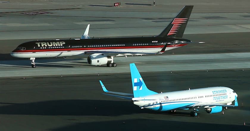 Oops! Jet Pribadi Trump Disenggol Pesawat Lain saat Parkir