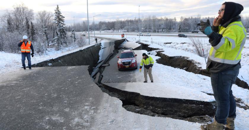 Mengerikannya Gempa Magnitudo 7 Terjang Alaska