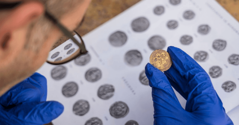 Berusia 9 Abad, Harta Karun Kepingan Emas Ditemukan di Israel