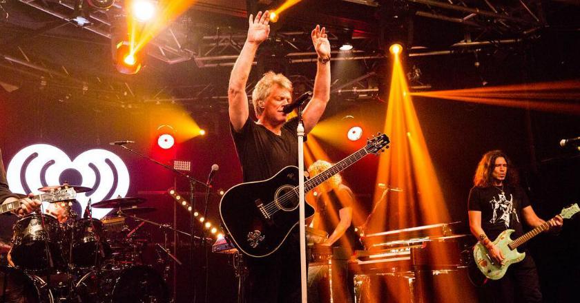 Jon Bon Jovi Persembahkan Lagu Andalannya untuk Korban Pedofilia