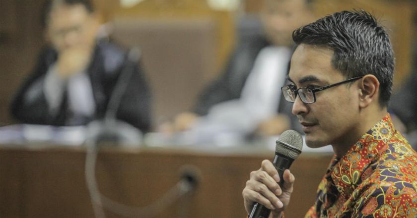 Terbukti Terima Gratifikasi dan Beri Suap, Zumi Zola Divonis 6 Tahun Penjara