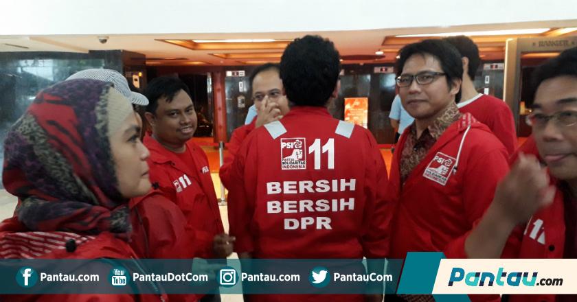 PSI Lakukan 'Bersih-bersih DPR' saat Sambangi Kompleks Parlemen, Apa Maksudnya?