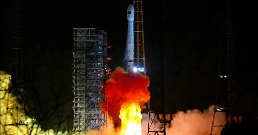 Wow! China Luncurkan Satelit untuk Jelajahi Sisi Bulan