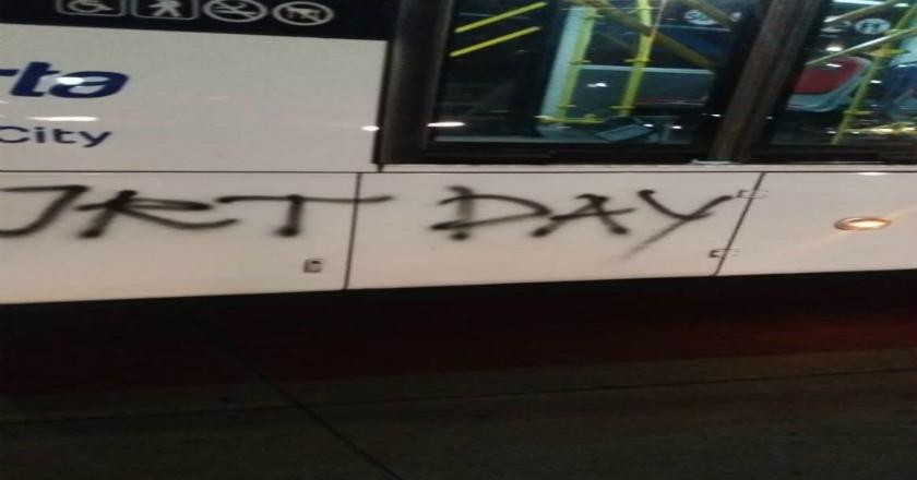 Bus Dicoret-coret, PT Transjakarta Laporkan Oknum Suporter ke Polisi