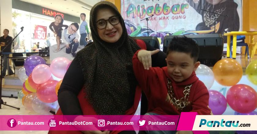 Sambil Meneteskan Air Mata, Wirdha Ungkap Elvy Sukaesih Tak Hadiri Peluncuran Single Cucunya