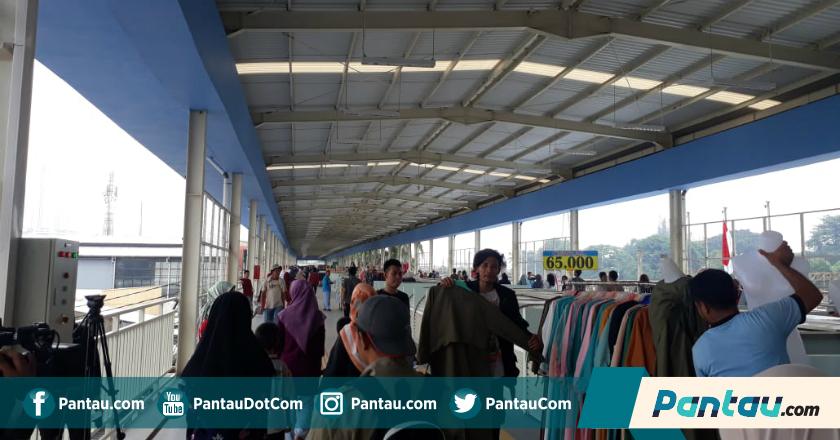 Cerita Pedagang di Skybridge Tanah Abang: Berjualan Aman Tanpa Kejaran Satpol PP