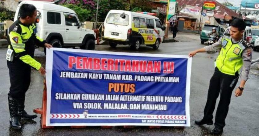 Jembatan Dekat Air Terjun Lembah Anai Ambles, Masyarakat Diimbau Lewati Jalur Alternatif