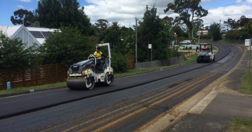 Sampah Plastik dan Kaca Jadi Bahan Aspal, Emang Bisa?