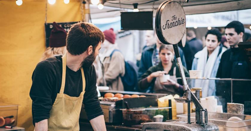 Mengerikan, Pekerja Restoran Cepat Saji Sering Dilecehkan Hingga Diancam Dibunuh