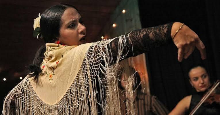 ‘Pool Dancer’ Bikin Heboh Rusia, Mainnya di Depan Anak 6 Tahun