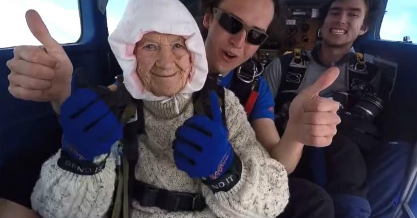 Mantap Jiwa! Berusia 102 Tahun, Nenek Ini Jadi Skydiver Tertua di Dunia