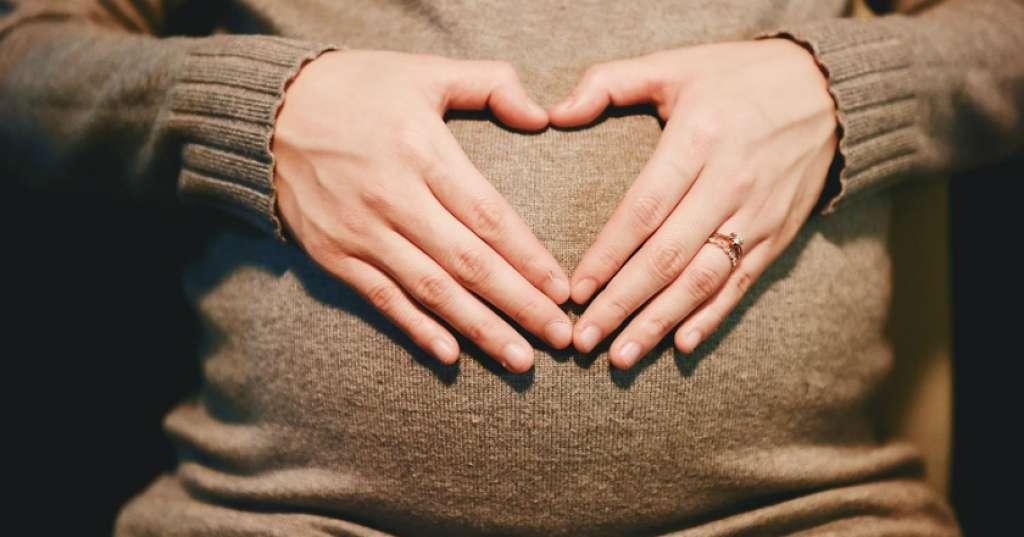 Bunda, Anak dalam Kandungan Sebaiknya Sudah Mulai Didongengkan