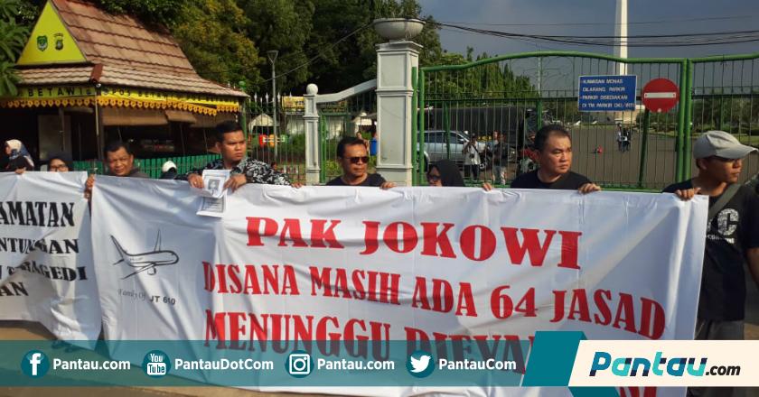 Keluarga Korban Jatuhnya Lion Air Gelar Aksi di Depan Istana