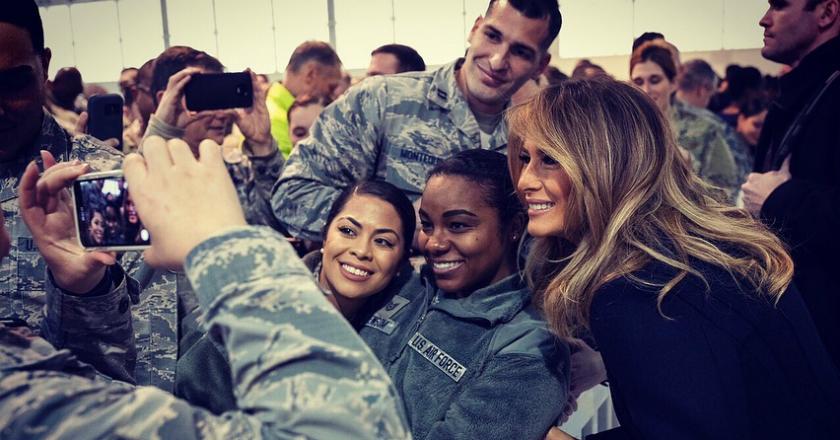 Mmmhh... Meme Melania Trump Berambut Blonde Penuhi Laman Twitter