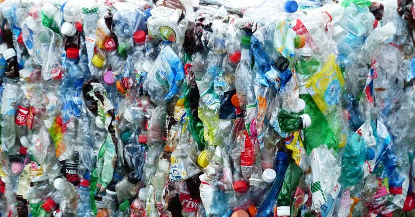 Tenang Sobat... Cuma Plastik Jenis Ini yang Dikenakan Bea Cukai