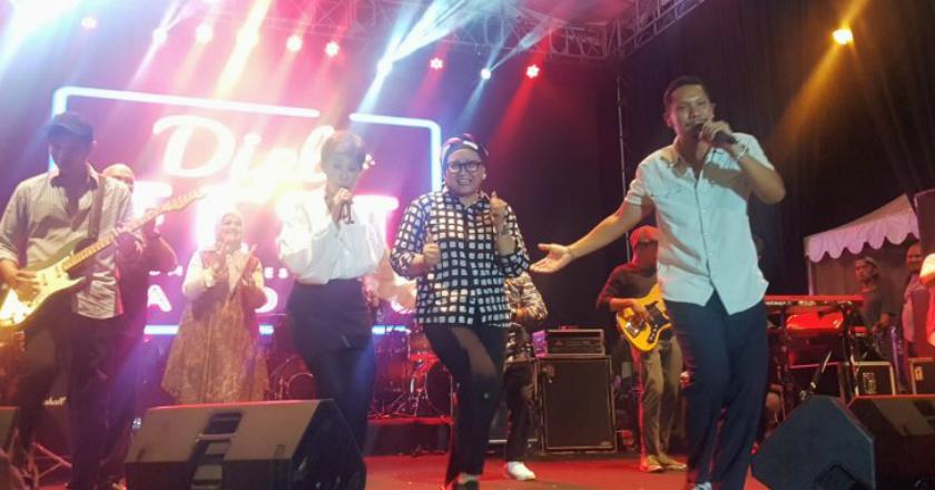 Maliq & d'Essentials Ajak Menteri Retno Turut Bergoyang di Diplomatic Festival