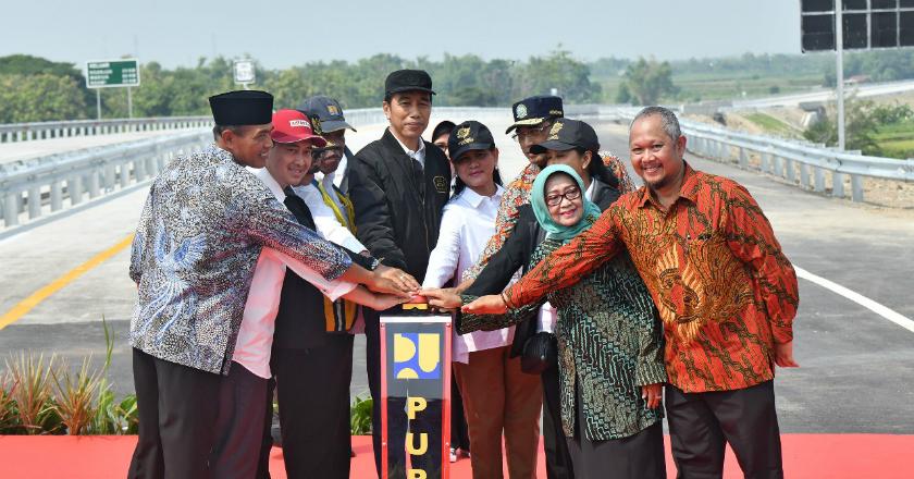 Presiden Jokowi Resmikan Tol Trans-Jawa, Empat Ruas Mulai Beroperasi