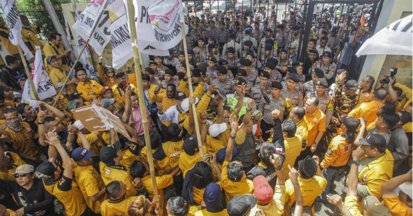 Ratusan Massa Hanura Demo di KPU, Ini Reaksi Oso