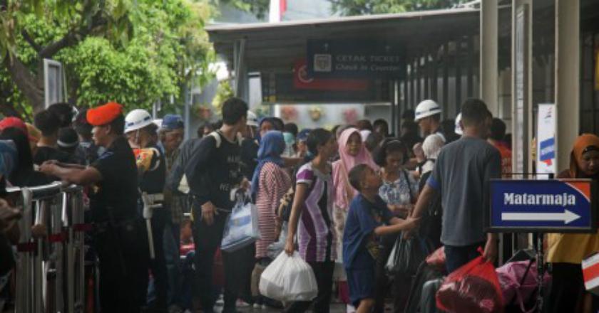 Suara Netizen Usai Antre 3 Jam: Pembatalan Tiket di KAI Lama