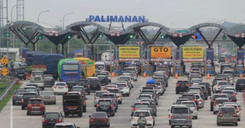 Duh! Saldo e-Toll Kurang Jadi Penyebab Antrean di Tol