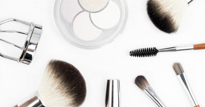 Tiga Tips Agar Riasan Kamu Tetap Oke Saat Liburan