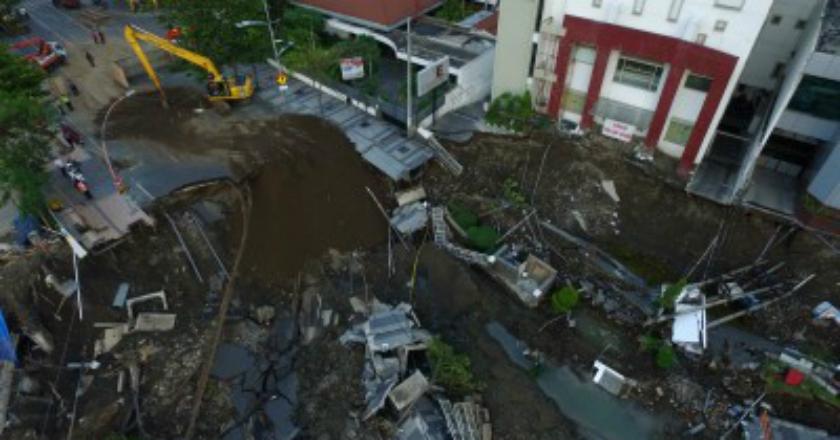 Jalan Raya Gubeng yang Ambles Mulai Terhubung