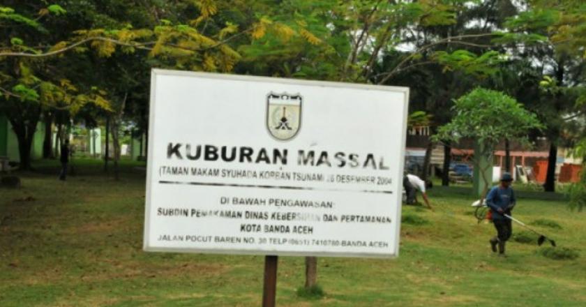 Jelang 14 Tahun Tsunami Aceh, TNI-Polri Bersihkan Kuburan Massal