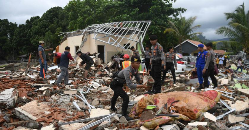 Polisi terjunkan 1.500 Personel Bantu Evakuasi Korban Tsunami Selat Sunda