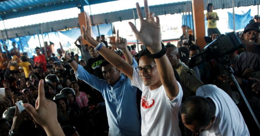 Sandiaga Diberi Sumbangan oleh Petani Kedelai di Sulawesi