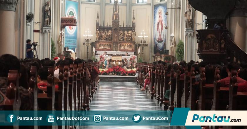 Lebih dari 21.000 Umat Kristiani Padati Gereja Katedral