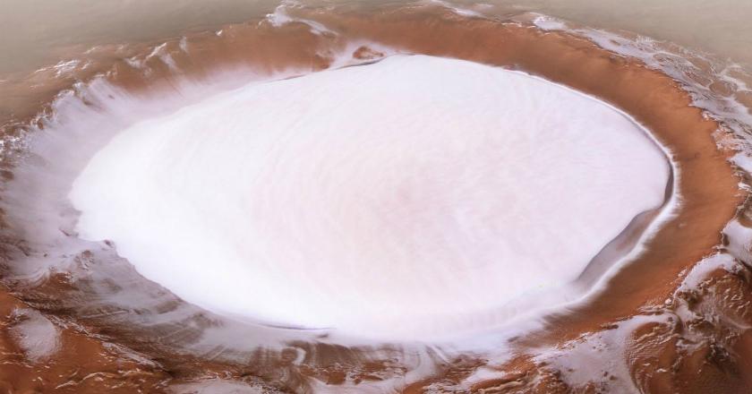 Kawah Besar Berisi Es Ditemukan di Planet Mars